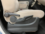 運転席にはシートヒーターとシートの高さが調整できるシートリフター付きですよ☆