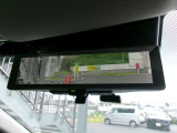 スマートルームミラー付きです☆後方カメラの映像がルームミラーに映るので、たくさんの人や荷物をのせていても邪魔せず見られるのです♪