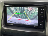 【バックカメラ】駐車時に後方がリアルタイム映像で確認できます。大型商業施設や立体駐車場での駐車時や、夜間のバック時に大活躍!運転スキルに関わらず、今や必須となった装備のひとつです!