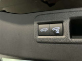 パワーバックドアは荷物の出し入れがしやすい優れもの!スイッチひとつで重たいバックドアが締まります!日用品の大量買い出しにも大活躍!