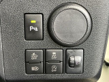 【スマートアシスト】走行中に前方の車両等を認識し、衝突しそうな時は警報とブレーキで衝突回避と被害軽減をアシスト。より安全にドライブをお楽しみいただけます。
