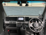 運転席周りです。カップホルダーや小物の収納などは必須ですよね!!使い勝手の良いつくりになっております!!