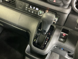 発進時から滑らかに加速する無段階変速のCVTはストップ&ゴーの多い街の中も快適です