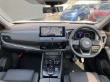 統一感のある広々とした運転席回り