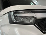 LEDヘッドライトは、点灯の瞬間から最大光量を発揮し、突然暗くなるトンネルなどでの安定感を高めます。