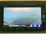 【バックカメラ】運転が苦手な方も車庫入れラクラクです!ギアをリバースに入れれば自動的に切り換わりますので、面倒な操作は不要です♪狭い駐車場もお車を傷つけず安心ですね!