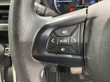 ステアリングにオーディオ操作スイッチが付いています。オーディオ画面に直接タッチしなくても操作が出来ますので、運転に集中できます。