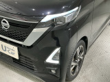 LEDヘッドライトは、点灯の瞬間から最大光量を発揮し、突然暗くなるトンネルなどでの安定感を高めます。