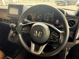 【ステアリングスイッチ】が付いており運転中に前方から目線をそらすことなくオーディオ等の操作が可能なので安心・快適にカーライフをお楽しみいただけます。
