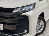 【LEDヘッドライト】悪天候や夜間走行時も良好な視界を確保し安心して運転できる高輝度LEDヘッドライトを装備!点灯速度が早く、消費電力も抑えられています。