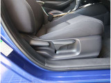 【シートアジャスター】上下調整できるシートアジャスター!運転手にあったドライバーズポジションができますね。