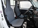 運転席まわりです。実際に座ってみて乗り心地を体感してみて下さい。