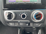 【エアコン】『エアコン装備』の画像になります。暑い夏でも寒い冬でも、車内に快適な空気を届けるので、いつでも快適な車内空間を創り上げます!