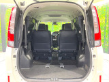 普段のお買い物や通勤、送迎等に十分な荷室スペースを確保しております。セカンドシートを倒すと、大きな荷物の積載も可能です♪