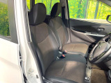 運転席シート廻りは使用感も少なく、良好な状態となっています。前オーナー様が丁寧に使っていたことがよくわかりますね。