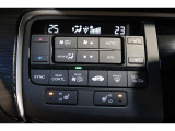 運転席と助手席の温度設定の変更が可能な左右独立タイプのデュアルエアコンです♪♪♪暑がりな人・寒がりな人も誰もが車内を快適にお過ごしいただけます♪♪♪