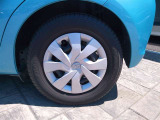 純正14インチのホイールがついたお車です