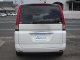 自動車だけではなく、オートバイやトラック、建機までもお取り扱いしております。お客様方とツーリング等も行っております。