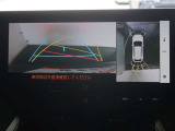 パノラミックビューモニター付きです。車両を上から見た様な映像を画面に表示。運転席からの目視だけでは見にくい、車両周辺の状況をリアルタイムでしっかり確認出来ます。