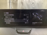 車線逸脱警報システムは、走行中にカメラで車線を検知して、自車が車線から逸脱する可能性があると判断した場合に、警報によりドライバーに通知します。