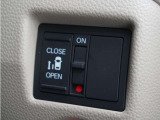 ◆片側電動スライドドア◆狭い駐車場でも乗り降りが楽々♪お子様が隣の車にドアを当ててしまう心配もございません!小さなお子様連れの方もこれで安心。