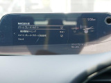 こちらのお車には先進安全装備が多数搭載されています。衝突被害を回避あるいは軽減するためのブレーキや、後方死角からの接近警報、車線逸脱を防止する警報装置など、詳しくはスタッフまでお尋ねください。