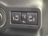 【両側パワースライドドア】スマートキーや運転席のスイッチで後席両側スライドドアの開閉が可能♪電動だから力を入れてドアを開ける必要が無く、小さなお子様でも簡単に開け閉めでき快適です♪