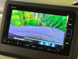 【バックカメラ】駐車時に後方がリアルタイム映像で確認できます。大型商業施設や立体駐車場での駐車時や、夜間のバック時に大活躍!運転スキルに関わらず、今や必須となった装備のひとつです!