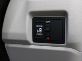【パワースライドドア】スマートキーや運転席のスイッチで後席のスライドドアの開閉が可能♪電動だから力を入れてドアを開ける必要が無く、小さなお子様でも簡単に開け閉めでき快適です♪