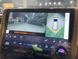 【パノラミックビューモニター】専用のカメラにより、上から見下ろしたような視点で360度クルマの周囲を確認することができます☆死角部分も確認しやすく、狭い場所での切り返しや駐車もスムーズに行えます。