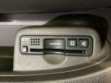 ハンドルの左下にETCがついています。高速道路の料金所の通過も楽々です。 カードの取り出しもしやすい場所についています。