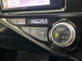 【オートエアコン】一度お好みの温度に設定すれば、車内の温度を検知し風量や温度を自動で調整。暑い&hellip;寒い&hellip;と何度もスイッチ操作をする必要はありません。快適な車内空間には必須の機能ですね♪