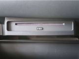車内でCD DVDのメディアが楽しめます。
