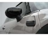 ボディカラーやグレード、お好みで簡単に交換できるのが、NEW MINIの良いところ!オプションでいろいろなカラーや柄がお選びいただけて、オリジナリティーを追求できるのも魅力の一つです!
