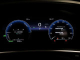【12.3インチTFTカラーマルチインフォメーションディスプレイ】4つのテイストと3つのレイアウトの中から、好みに合わせて表示の変更が可能です。