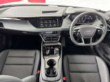 Audiのインテリアはエクステリア同様、優れたデザイン性とクオリティ、そして機能性を兼ね備えております。