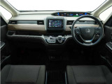 ◆視界広々で非常に運転しやすくロングドライブでも疲れを感じさせないすっきりとまとまったインパネ周りです。