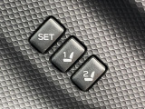 【メモリー機能付きパワーシート】ドライバーごとに設定したシート位置を記憶して、ボタン一つで切り替えできる便利な機能!運転する方が複数名いらっしゃるご家庭におすすめです♪