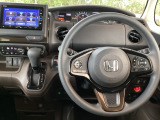運転席周辺のスマートなレイアウトが、操作のしやすさを実現。快適なドライブをサポートします。手元で操作ができる、電子制御パーキングブレーキ。