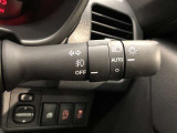 ライトスイッチです。「AUTO」にすると外の明るさに応じてスモールライト・ヘッドライトが自動でON・OFFします。夕暮れ時や屋内駐車場、トンネルなどに便利です。フォグランプもON・OFFできます。