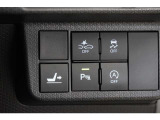 機能性溢れる運転席まわり。使いやすいスイッチ類の配置で運転中のストレスを軽減し楽しくドライブできますよ。