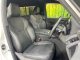 運転席シート廻りは使用感も少なく、良好な状態となっています。前オーナー様が丁寧に使っていたことがよくわかりますね。