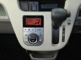 オートエアコンで暑い夏も寒い冬も快適な車内で運転出来ます。