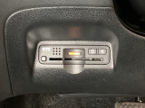 ハンドルの左下にETCがついています。高速道路の料金所の通過も楽々です。カードの取り出しもしやすい場所についています。