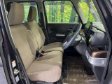 運転席シート廻りは使用感も少なく、良好な状態となっています。前オーナー様が丁寧に使っていたことがよくわかりますね。