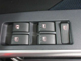 もちろん全席パワーウインドー付。運転席から操作できて便利です。