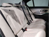 【エアバック】BMWのエアバックやその他の安全装備は、互いに補完しあう事で徹底した安全性を貫きます。万一の事故の際にそれぞれ最適な保護を提供してくれます!