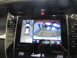 車両を上から見たような映像をナビ画面に表示するパノラミックビューモニター。