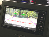 【バックカメラ】駐車時に後方がリアルタイム映像で確認できます。大型商業施設や立体駐車場での駐車時や、夜間のバック時に大活躍!運転スキルに関わらず、今や必須となった装備のひとつです!