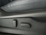 パワーシート搭載。微妙な調整が手軽にでき、ピッタリのポジションで運転することが可能です。